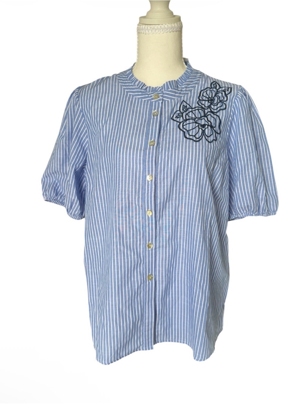 NWT 41 Hawthorn Gabrielle Blue Stripe Floral Embroidered Short Sleeve Blouse M⁠